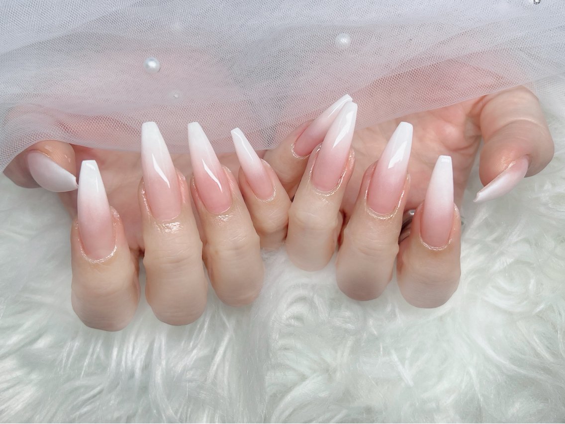 ネイル チークネイル ドット フレンチネイル グラデーション 韓国ネイル ハンドネイル Kei Nail Shibuyaのネイルデザイン
