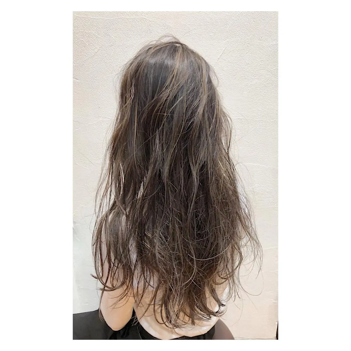 ロング カラー グレージュ ハイライトカラー シルバー ハイライト 360°キレイな ショートカットのヘアスタイル