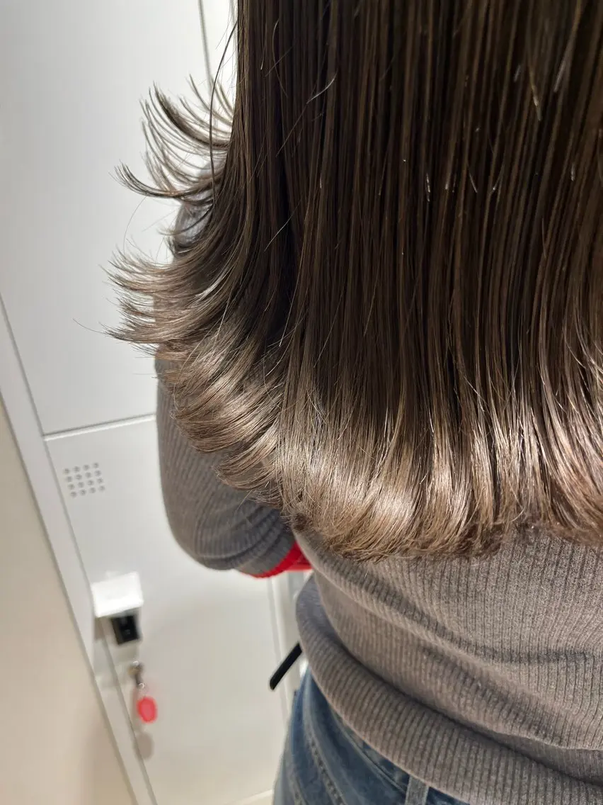 セミロング カラー 透明感カラー カット ヘアカラー トリートメント サソウ ユリエ🥥のヘアスタイル
