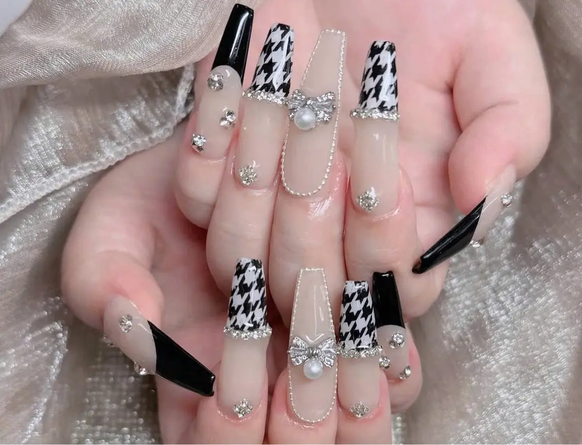 ネイル フレンチネイル ジェルネイル ハロウィン キラキラネイル 韓国ネイル ハンドネイル H.baby Nail Salonのネイルデザイン