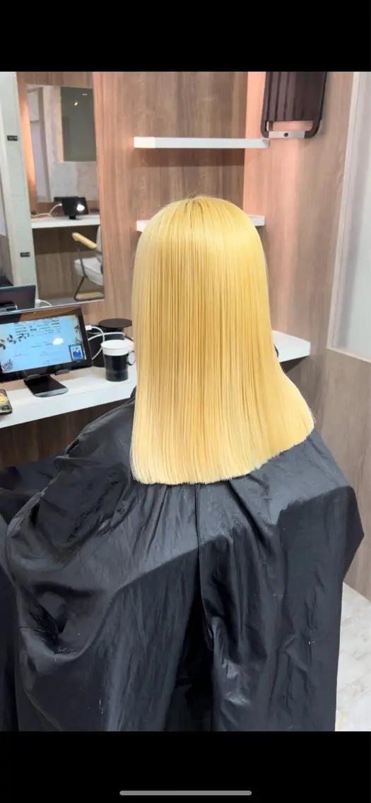 カラー 抜きっぱなしブロンド 森木 遥香のヘアスタイル