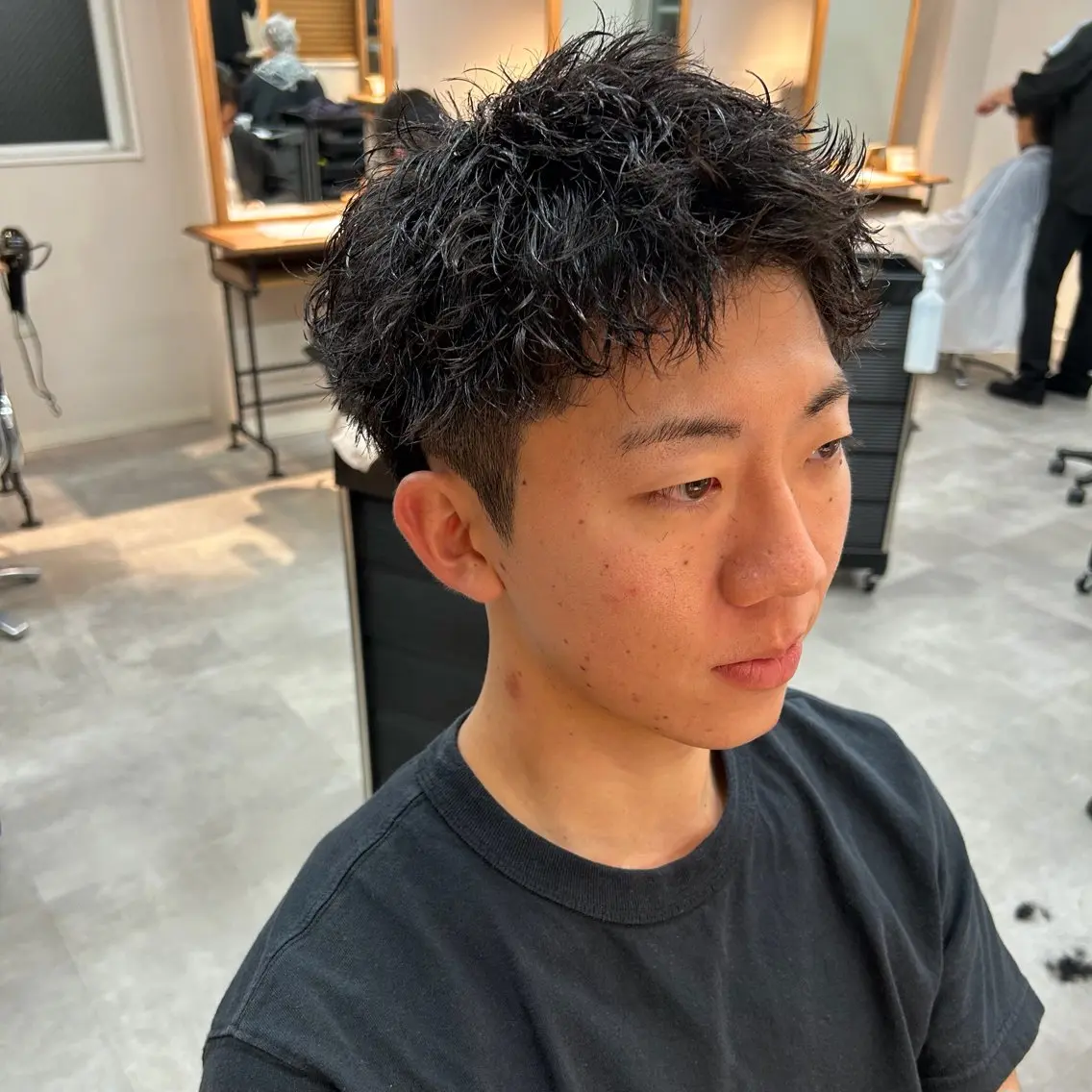 ショート パーマ メンズ メンズショート スパイキーショート ショートヘア メンズショート⚡️｜ 短髪をデザイン｜レオのヘアスタイル