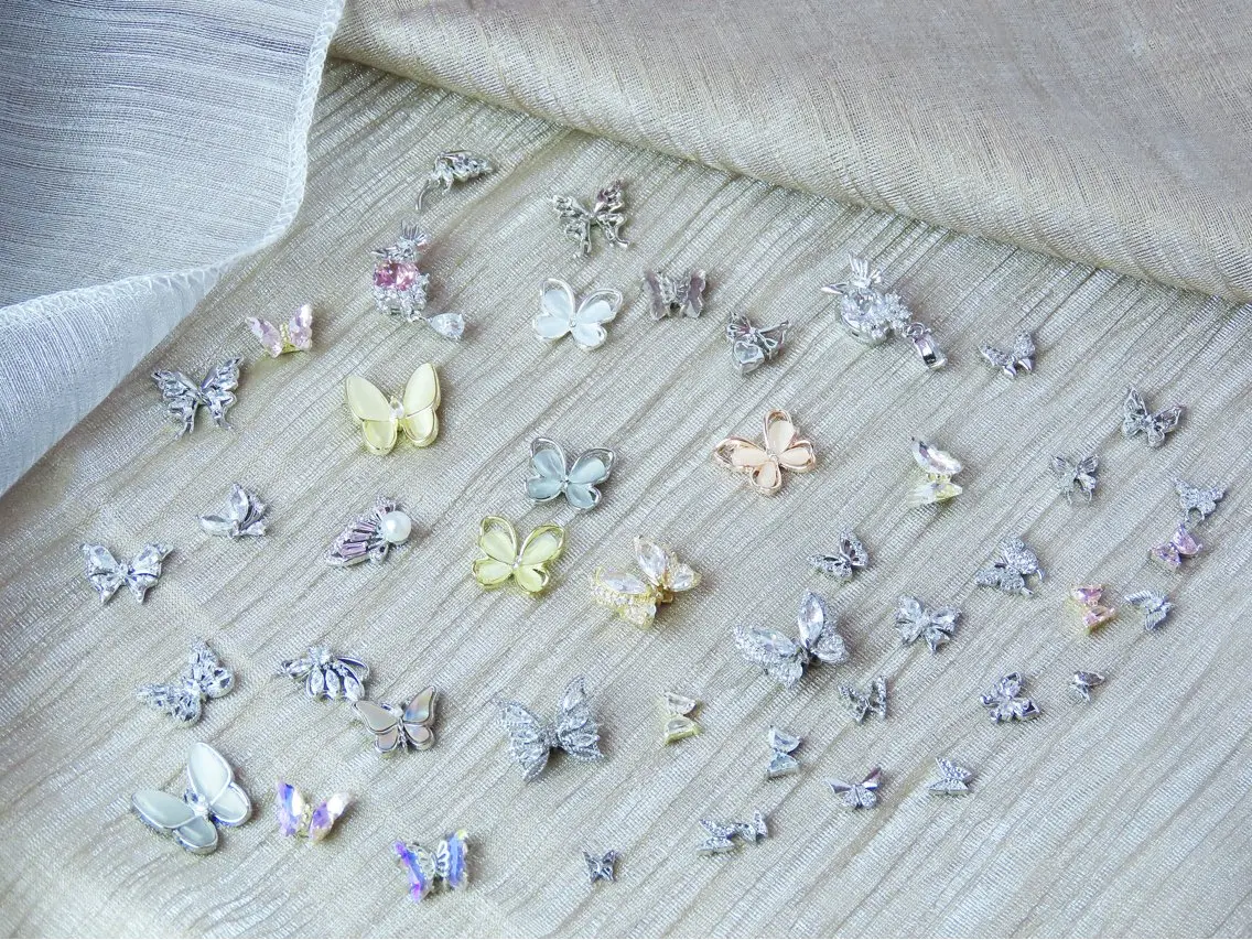 ネイル オーロラネイル チークネイル 長さ出し フットネイル フレンチネイル lily nailのネイルデザイン