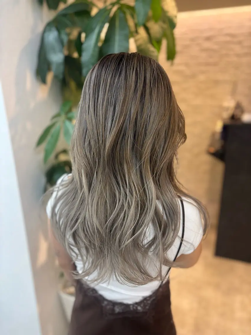 ロング カラー ヘアカラー トリートメント Viot 銀座 樋口 桃佳のヘアスタイル