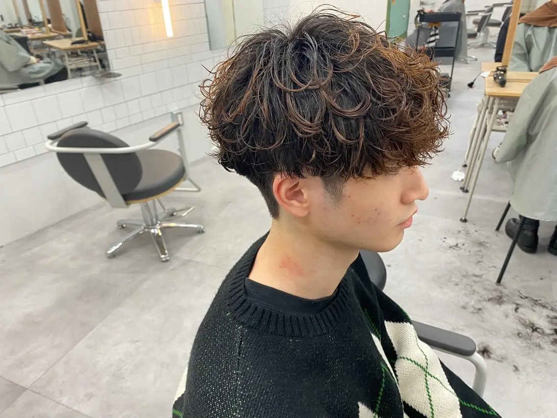 パーマ メンズ メンズパーマ カット ヘアカラー メンズパーマ外屋敷 航のヘアスタイル