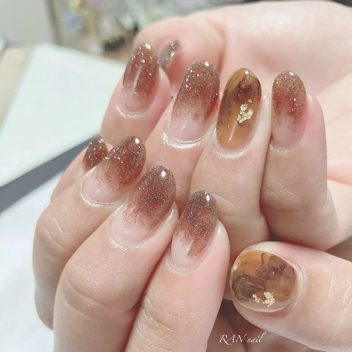 ネイル アートネイル べっ甲ネイル ブラウン ジェルネイル キラキラネイル ハンドネイル フットネイル RAN nailのネイルデザイン