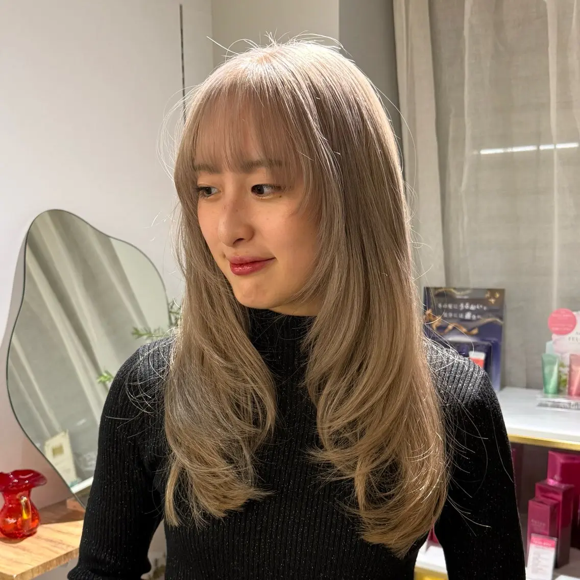 ロング カラー ベージュカラー ダブルカラー ハイトーンカラー ハイトーンベージュ ホワイトベージュ カット ヘアカラー トリートメント cipre シンモン チナリのヘアスタイル