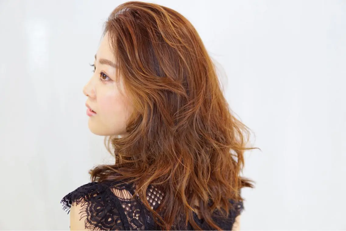 セミロング ロング カラー パーマ ハイライトカラー ハイライト 髪質改善、エクステ 山口卓哉のヘアスタイル