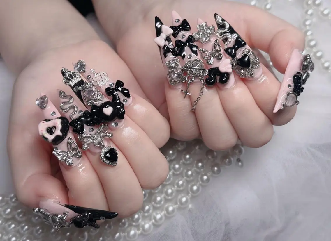 ネイル オーロラネイル フレンチネイル ジェルネイル ハロウィン キラキラネイル ハンドネイル H.baby Nail Salonのネイルデザイン