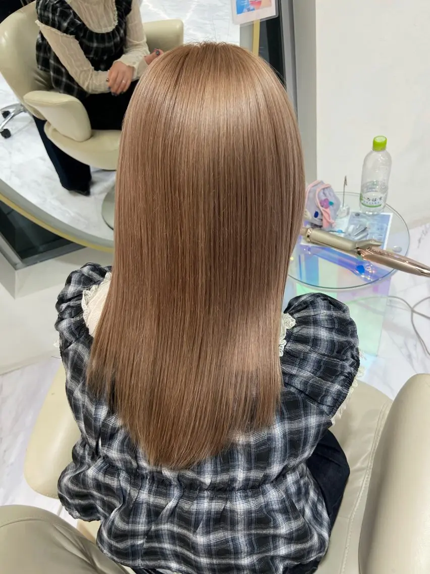 ミディアム カラー ベージュカラー ブリーチ ミルクティーベージュ ピンクカラー カット ヘアカラー トリートメント 名駅/ハイトーン /Y2k/YUNAのヘアスタイル