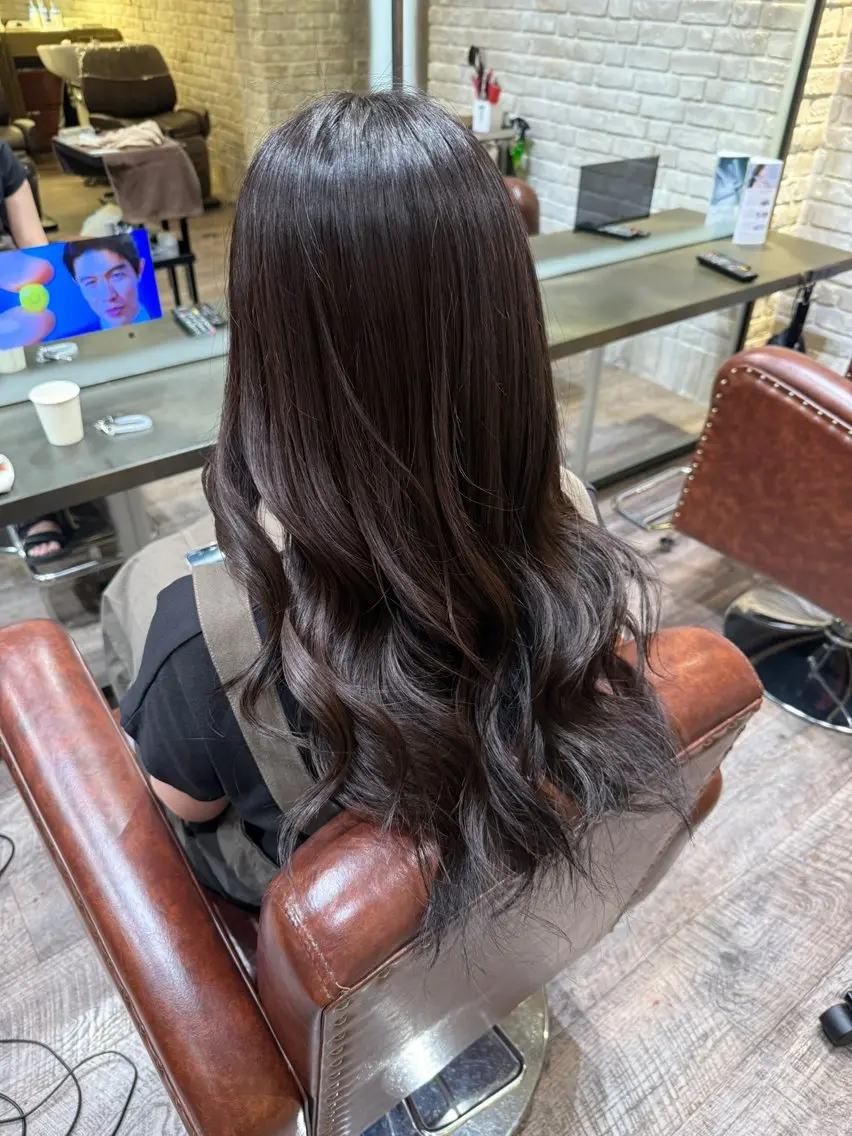 ロング カラー ブラウンカラー ナチュラルブラウン レイヤーカット カットパーマ3000 円/水曜日モデルのヘアスタイル