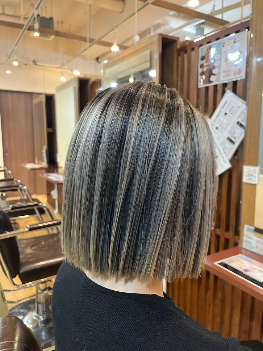 ショート カラー バレイヤージュ ボブ レイヤーカット 竹井俊介/ブリーチ /レイヤーカットのヘアスタイル
