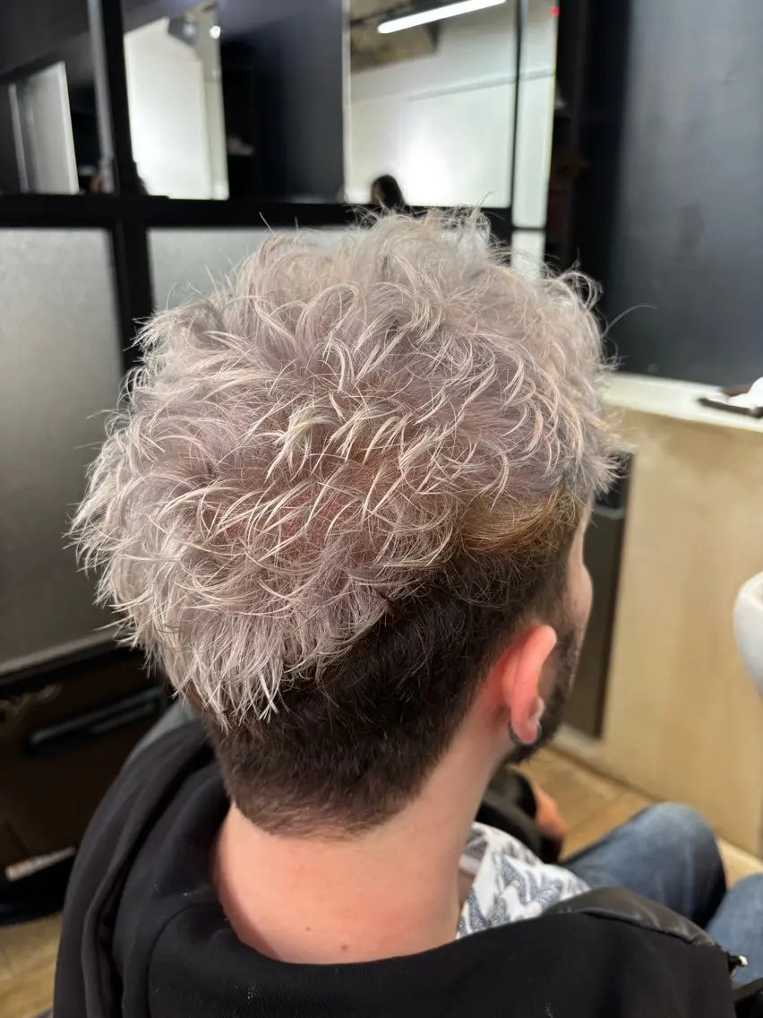 カラー ブリーチ ⚡️メンズ専門⚡️ 畠山　敦匡のヘアスタイル
