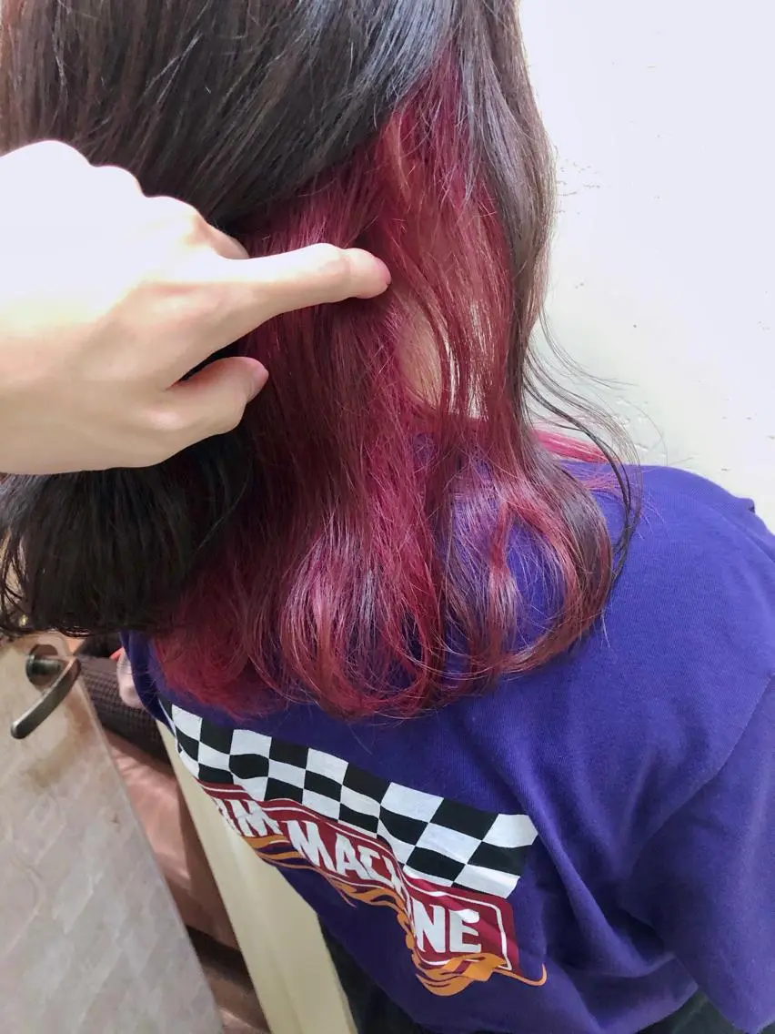 【イヤリング感覚でおしゃれを楽しむ🍒】《エヌドット、アディクシー、スロウ選べるケアカラー》+カット+インナーカラー🌟の写真