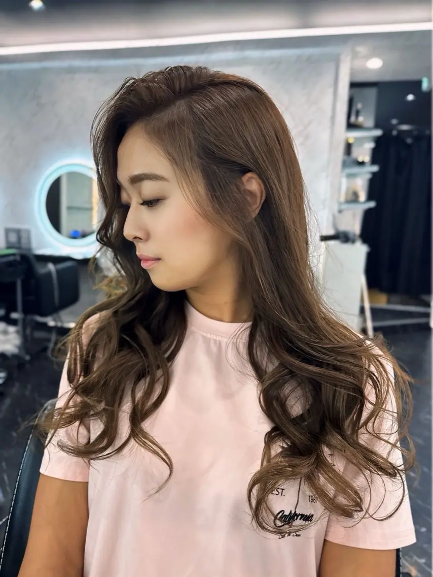 ロング ヘアカラー stylist Momoのヘアスタイル