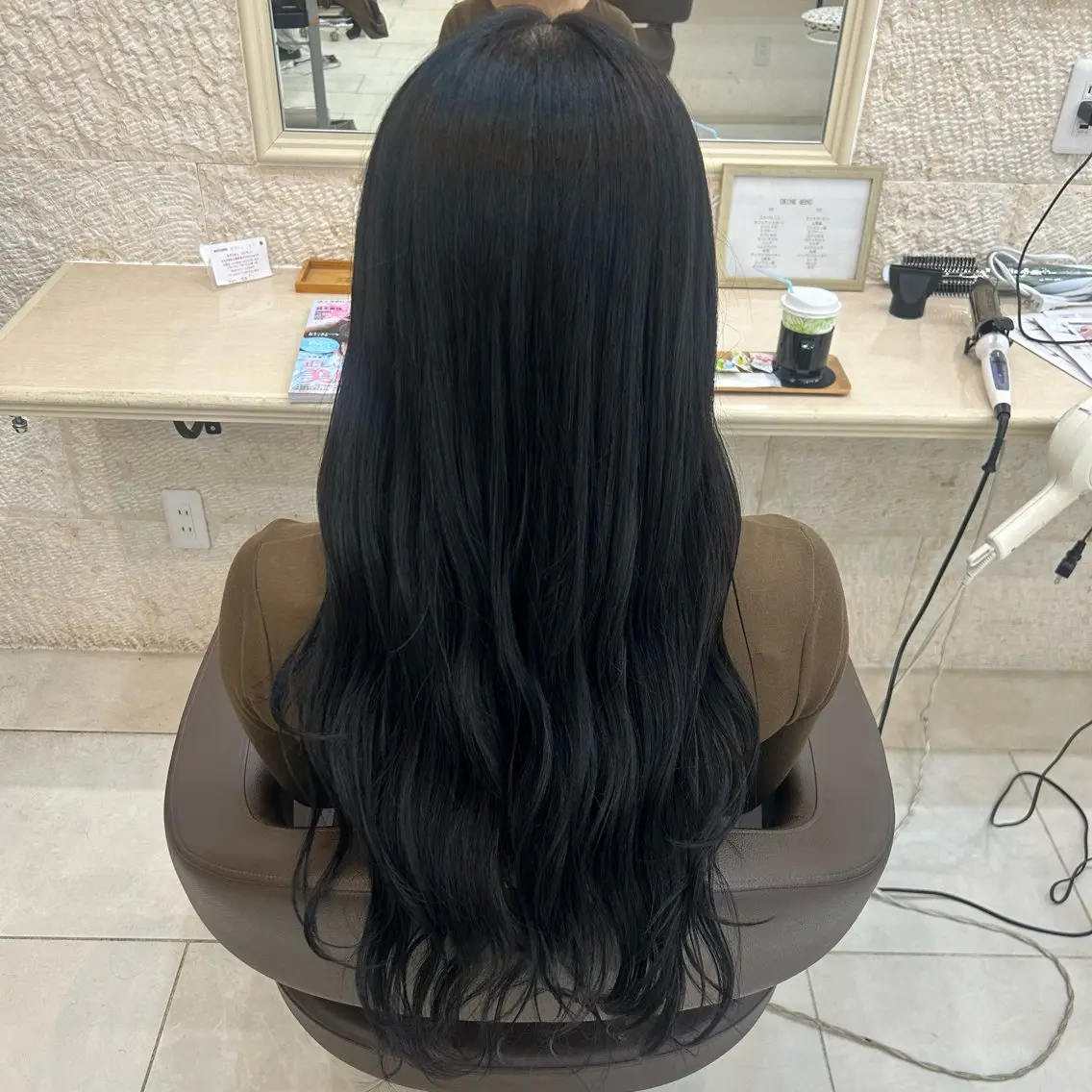 ロング カラー 黒髪 透明感カラー ヘアカラー トリートメント 安原 百愛のヘアスタイル