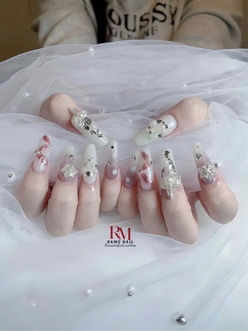 ネイル キラキラネイル マグネットネイル ミラーネイル ワンホンネイル 冬ネイル ハンドネイル RAMU Nail 恵比寿店のネイルデザイン