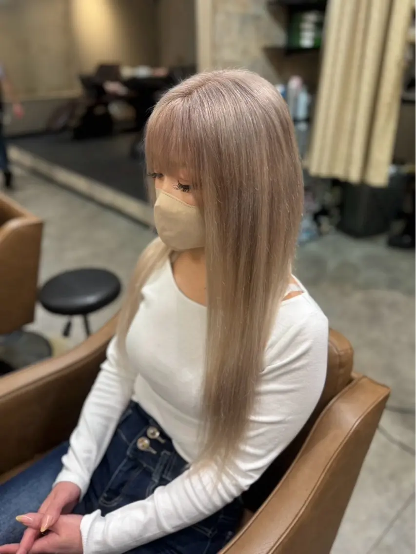 ロング カラー ベージュカラー 透明感カラー ミルクティーベージュ ホワイトミルクティーベージュ エクステ ヘアカラー 岡本 恋樺のヘアスタイル