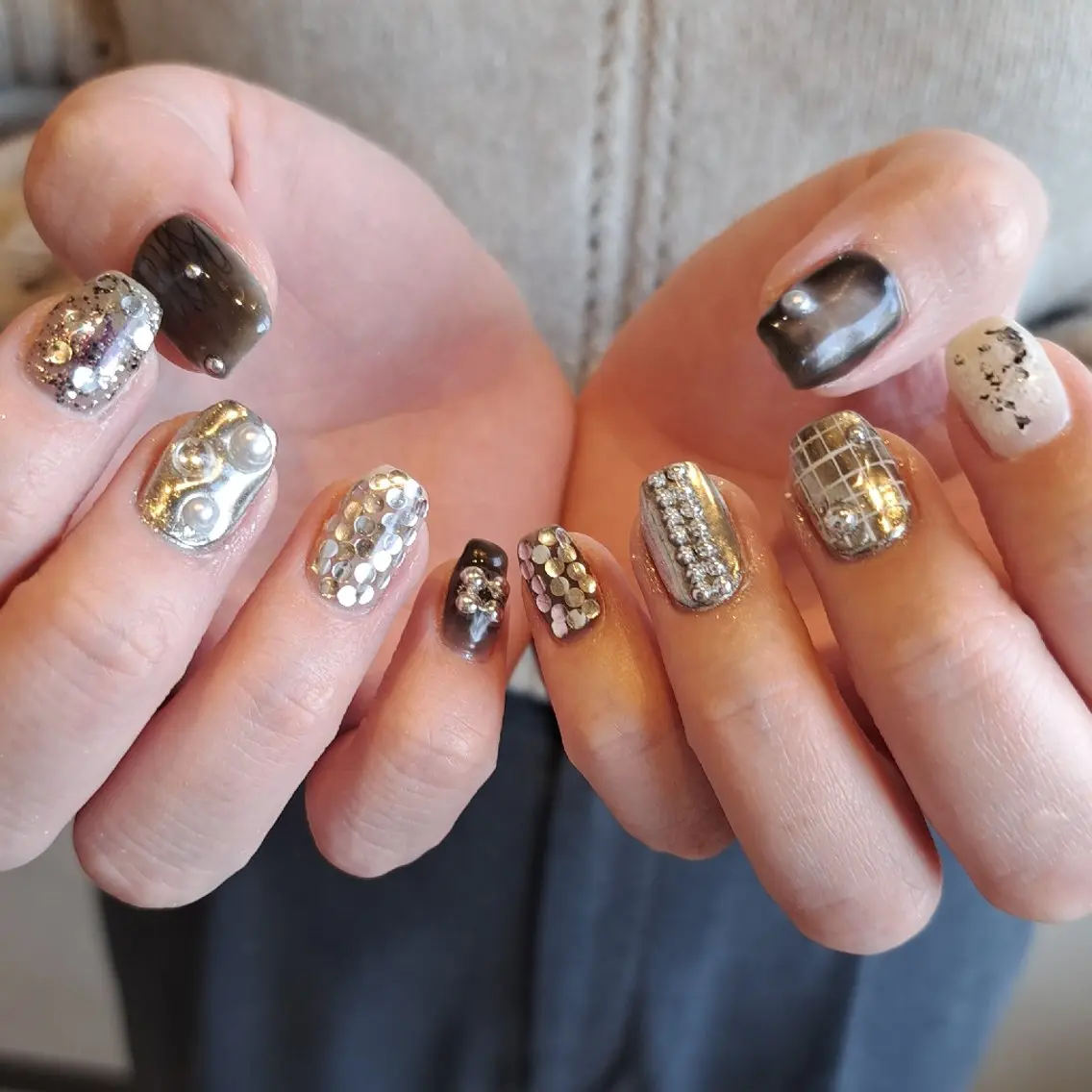 ネイル アートネイル ジェルネイル 持ち込み ニュアンスネイル シルバー Nail mood デザイン持ち込みokのネイルデザイン