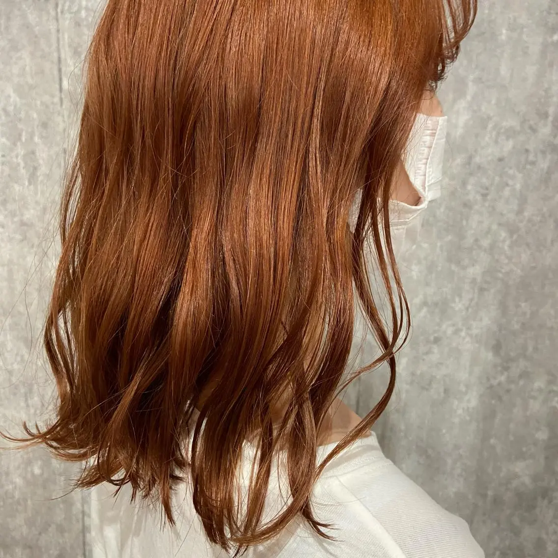 セミロング カラー ヘアアレンジ ベージュカラー オレンジ オレンジベージュ TIDEHAIR SHIHOのヘアスタイル