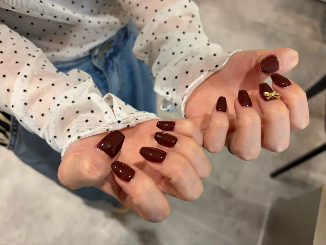 ネイル ブラウン ゴールド リボン colore' yuka最終18時のネイルデザイン