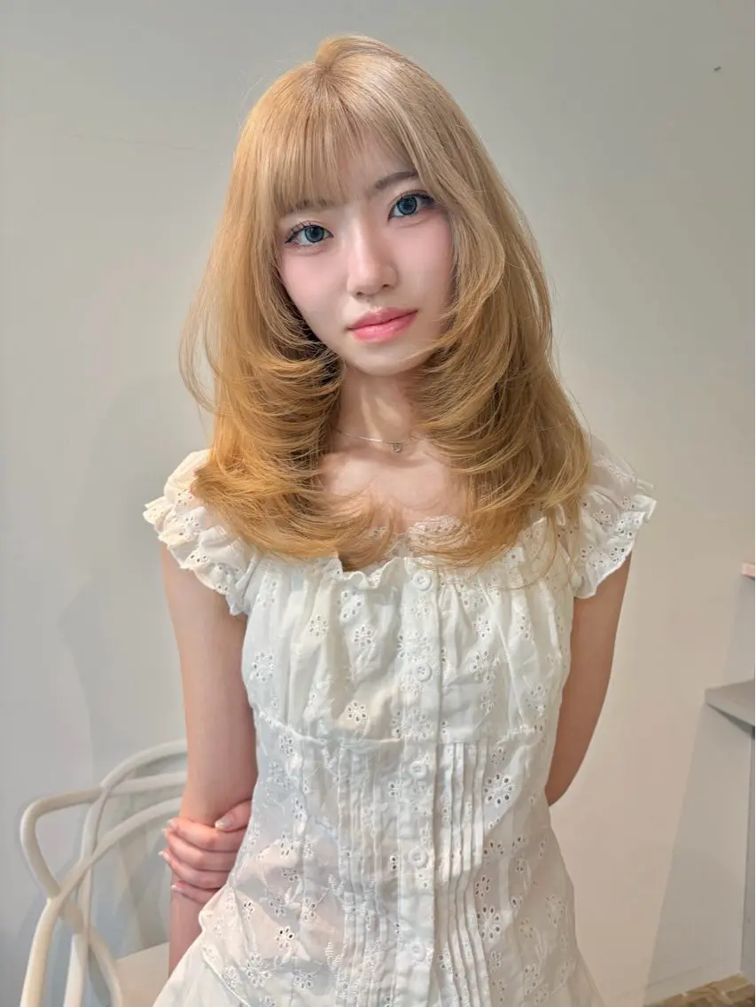 ミディアム カラー ブリーチ ハイトーンカラー トリートメント ヘアカラー トリートメント レイヤーカット Fev Yuhokoのヘアスタイル