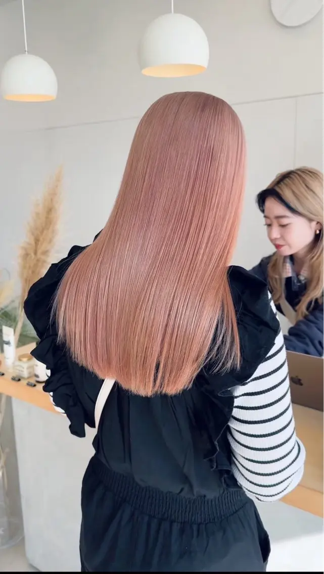 セミロング カラー ピンクカラー U to e’s / あかりのヘアスタイル