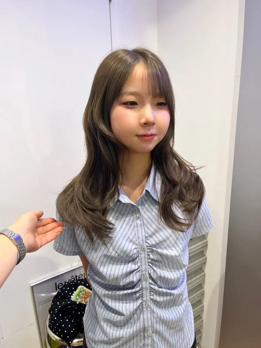 セミロング ヘアカラー sora /ブリーチ /レイヤーカットのヘアスタイル