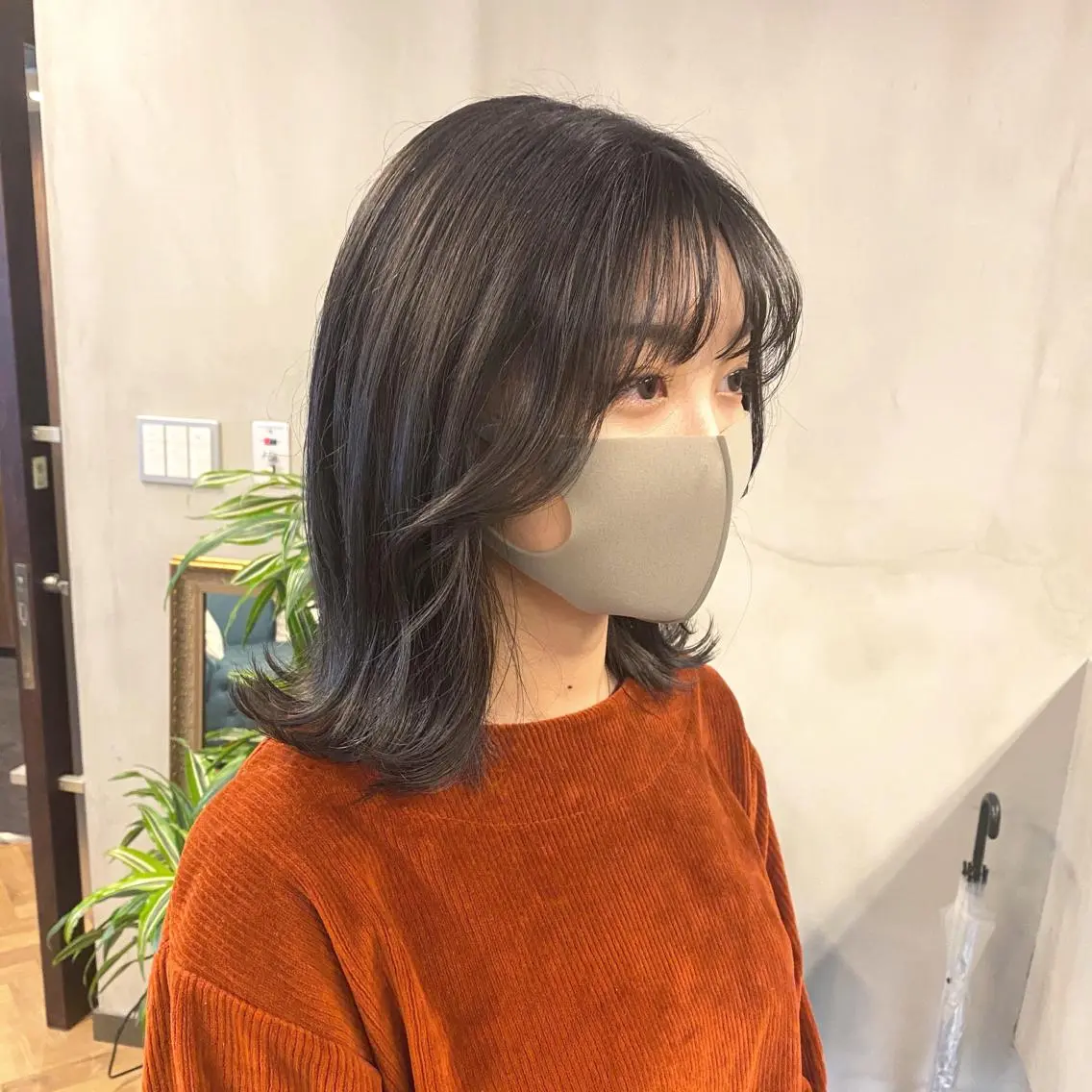 ミディアム カラー ブリーチ ブルーカラー ブルージュ ネイビーカラー 前川 朋香のヘアスタイル