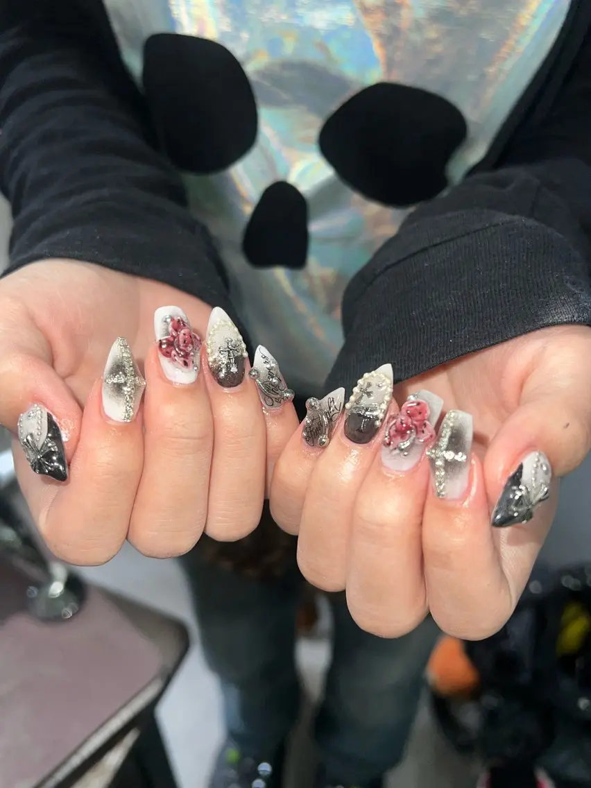ネイル ハンドネイル フットネイル Hata nail 🎀個性派ニュアンスのネイルデザイン