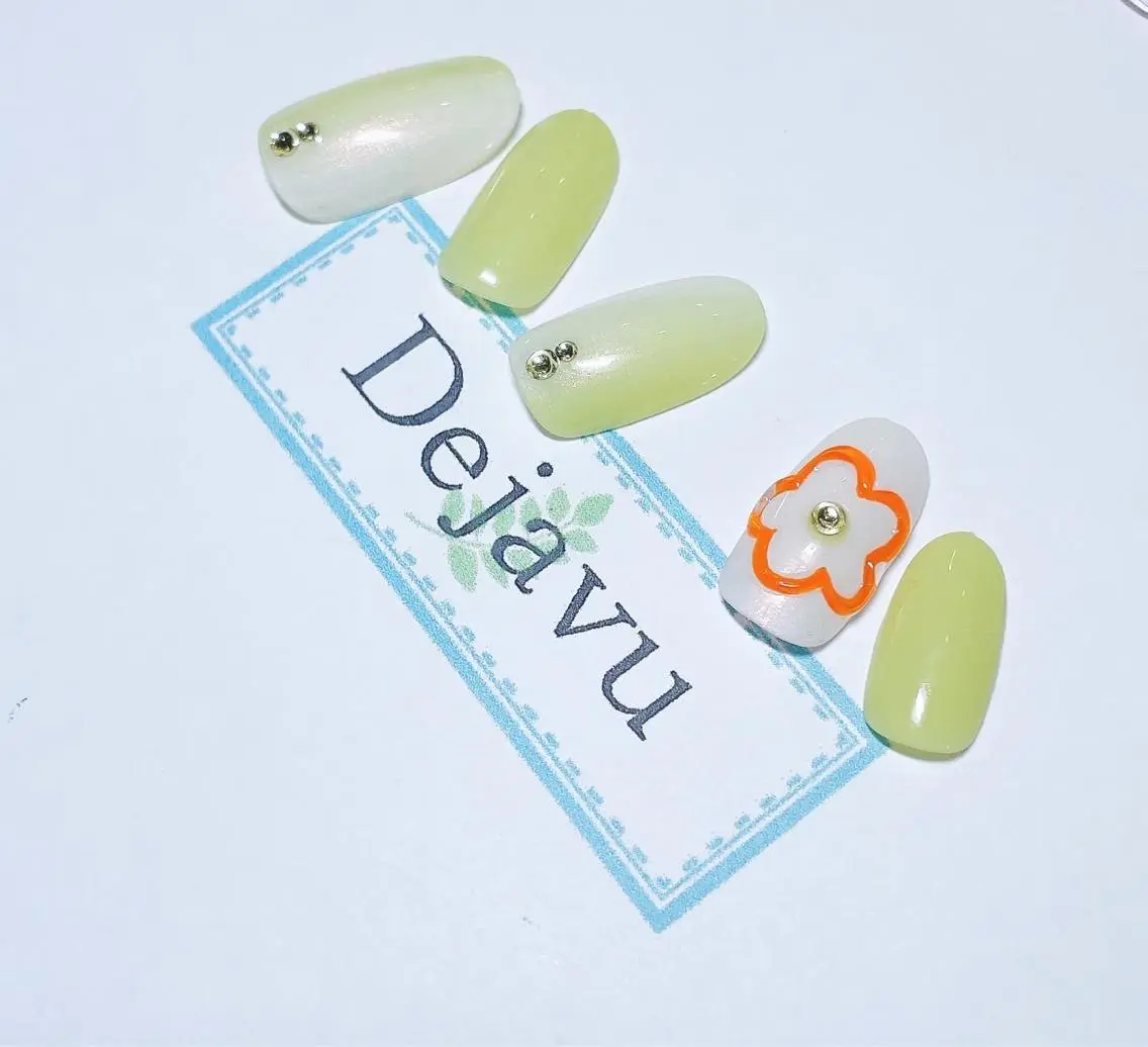 ネイル アートネイル フラワーネイル グラデーション ワンカラーネイル シンプルネイル ハンドネイル Nail salon Dejavu 🌿のネイルデザイン