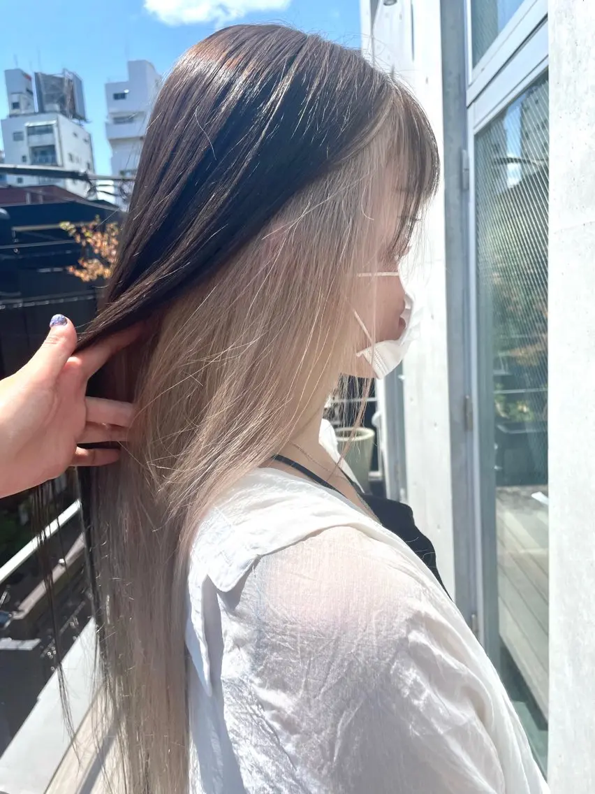 セミロング カラー インナーカラー 推し ブリーチ 髪質改善のヘアスタイル