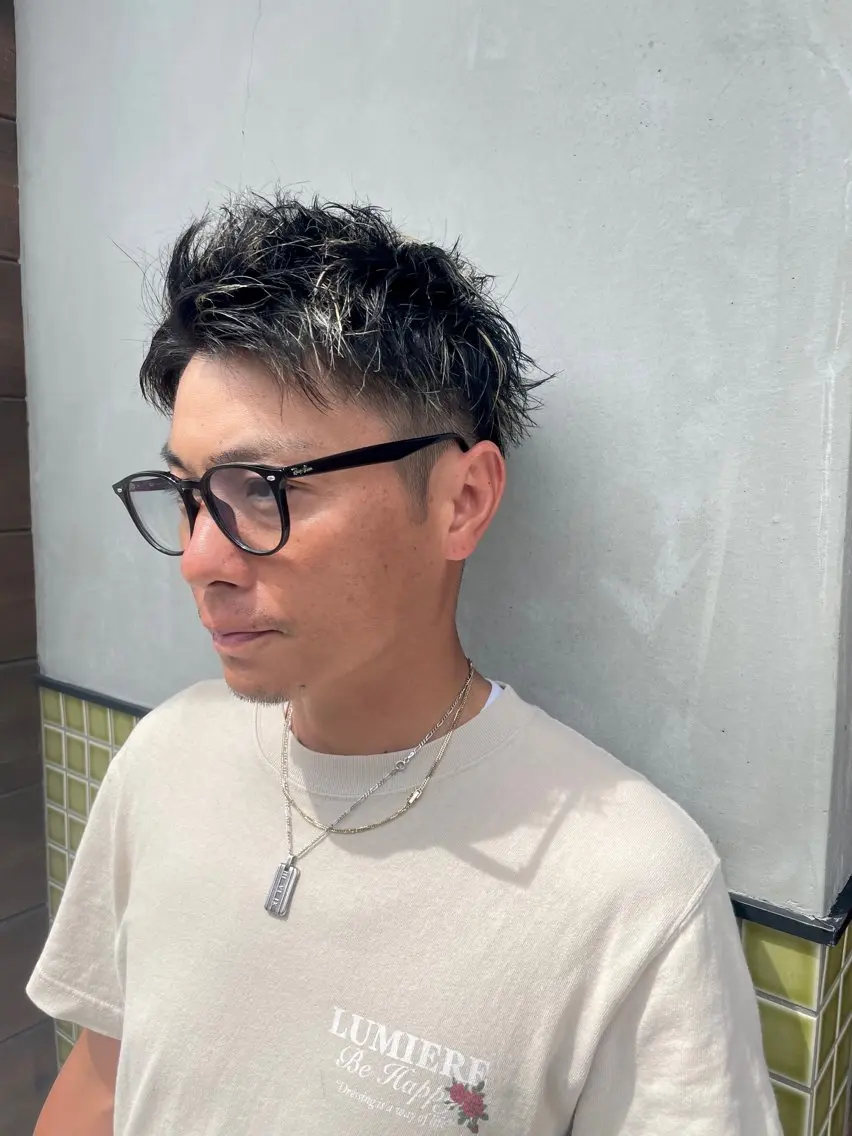 パーマ メンズ メンズハイライト メンズパーマ メンズショート メンズツイストパーマ ツイストパーマ 五十嵐 雄毅のヘアスタイル