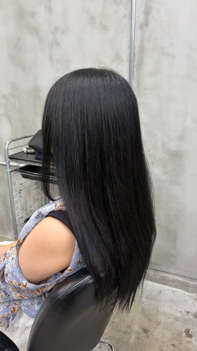 セミロング カラー 塩崎 未格のヘアスタイル
