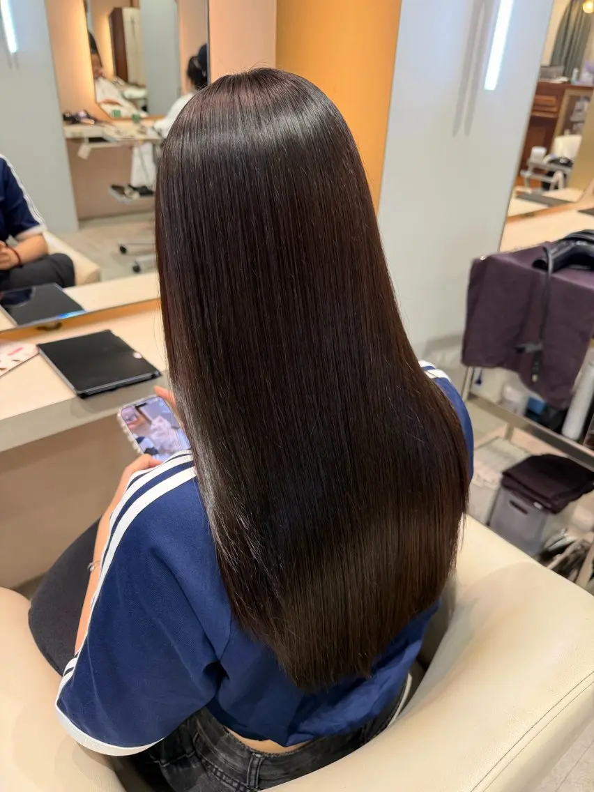酸性ストレート 自然な癖のない艶髪を再現！！ お風呂上がり洗って乾かしただけでツル艶ヘアーが毎日続きます。の写真