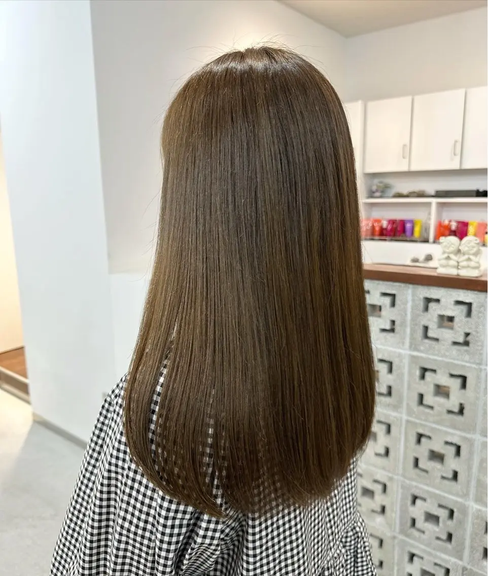 ロング カラー オリーブカラー カット カイリ /レイヤーカットのヘアスタイル