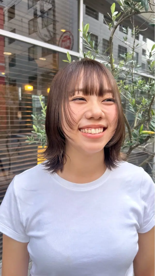 ミディアム カラー ベージュカラー オリーブベージュ 赤堀 凪咲のヘアスタイル