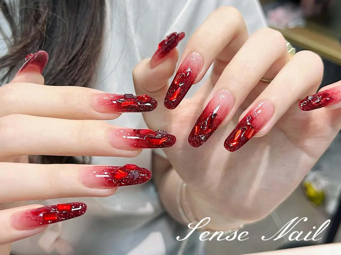 ネイル Queening 🦋のネイルデザイン
