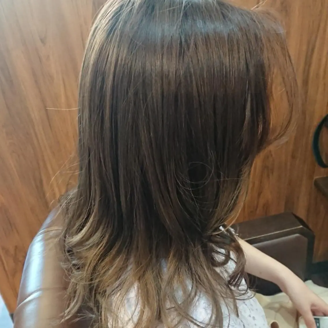 セミロング カラー グレージュ ラベンダーカラー ラベンダーグレージュ ラベンダーグレー ヘアカラー トリートメント 美髪 カラーリストのヘアスタイル