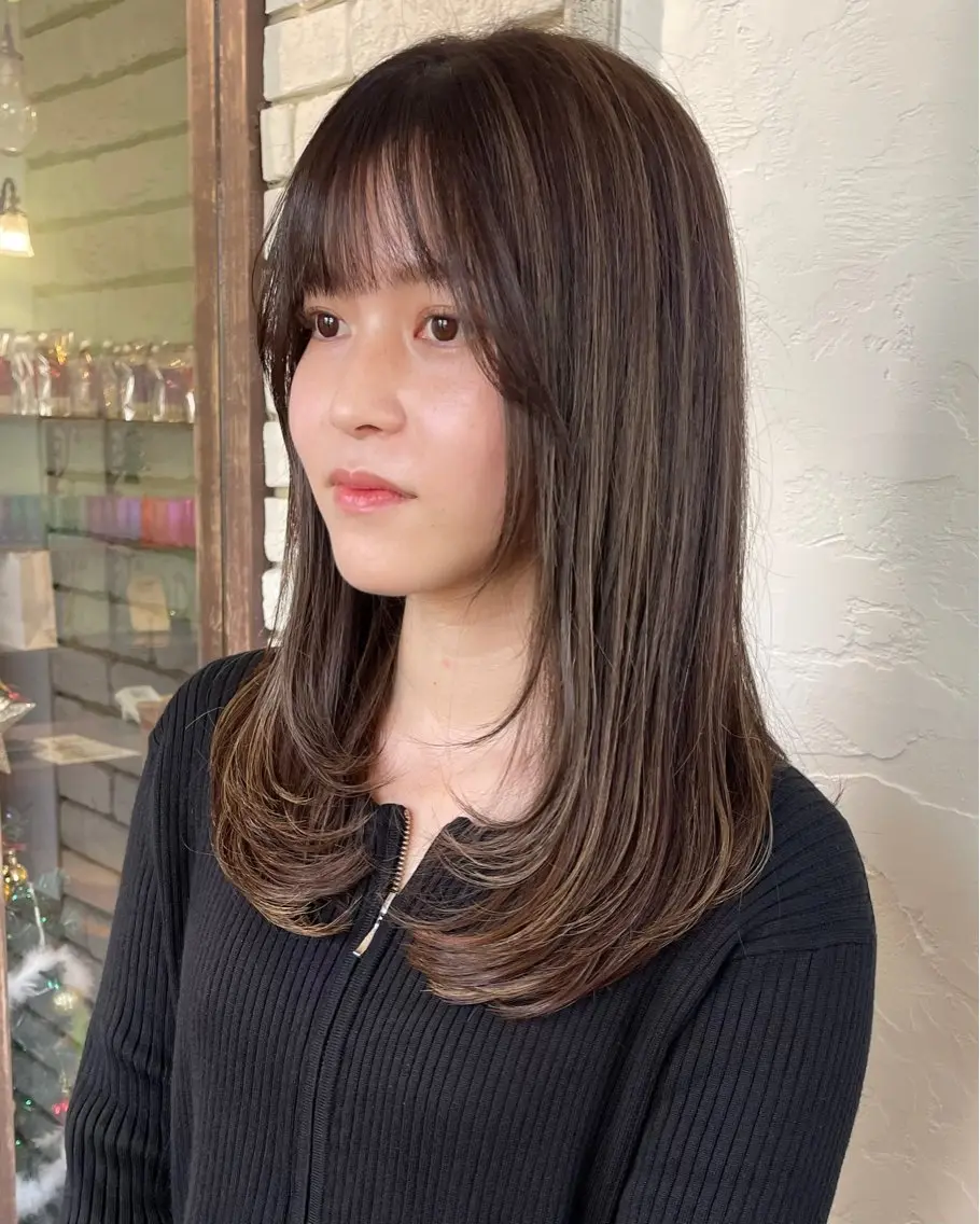 セミロング 色落ちまで可愛い🩷 透明感🩵安江理緒のヘアスタイル