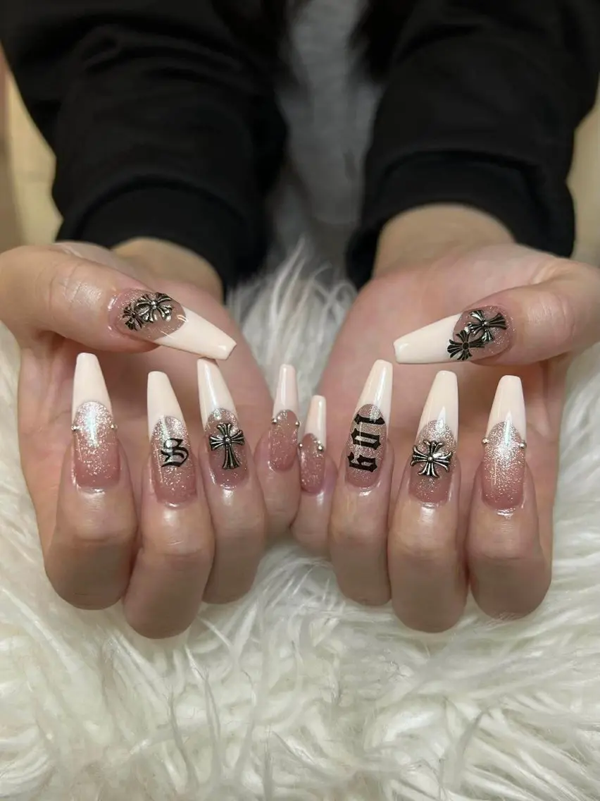 ネイル ハンドネイル Anh ゴテゴテネイルのネイルデザイン
