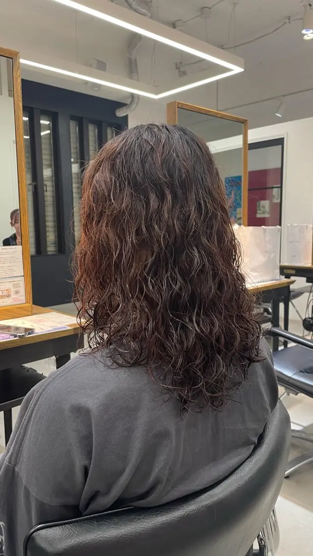 セミロング パーマ セミロングパーマ レイヤーカット 柏サニーズ🌻 飯田栞奈のヘアスタイル