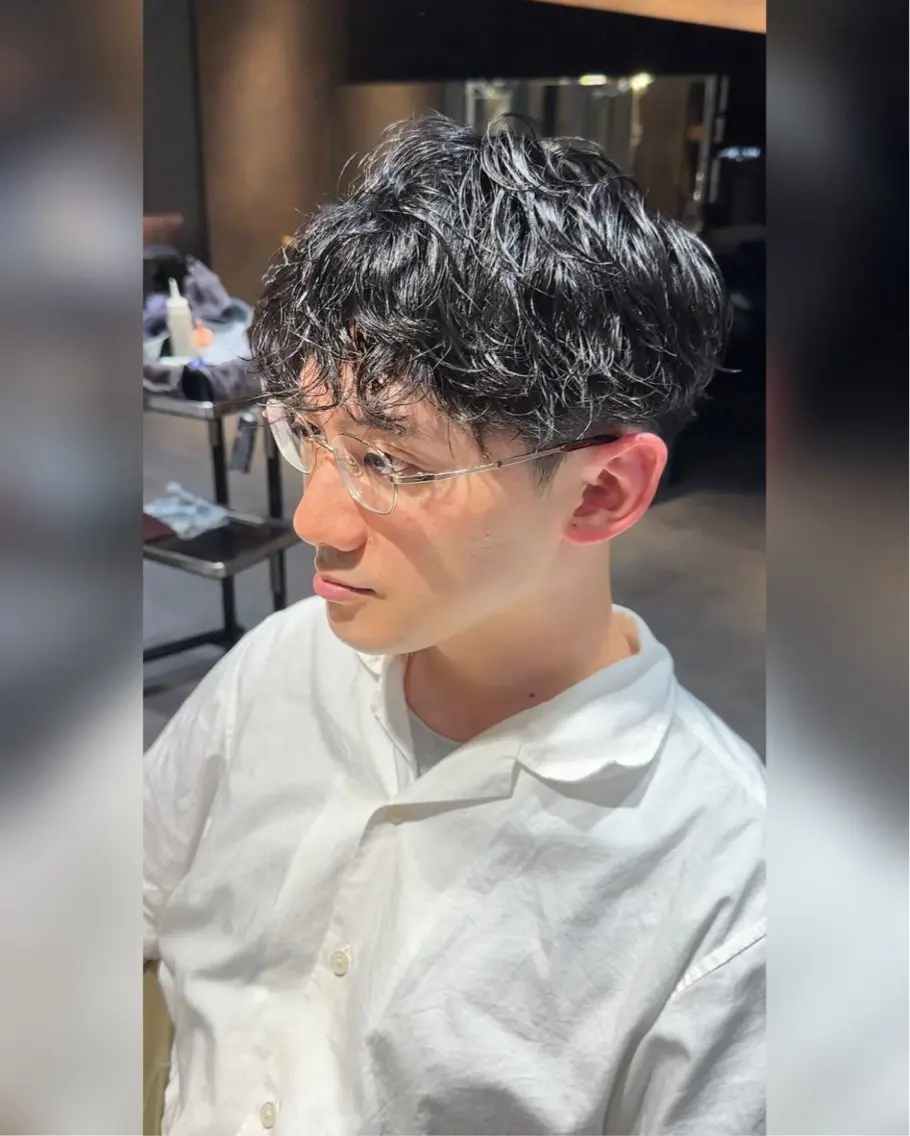 メンズ カット パーマ 齊藤政太 顔周り カット 透明感カラーのヘアスタイル