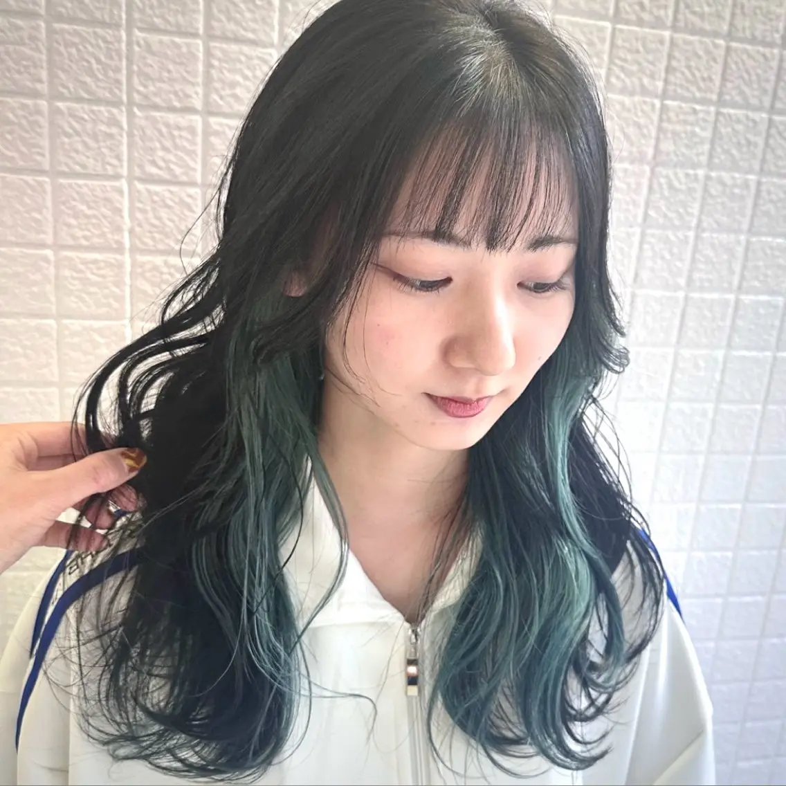 セミロング カラー ヘアカラー おしゃれハイトーン 💗AKARIのヘアスタイル