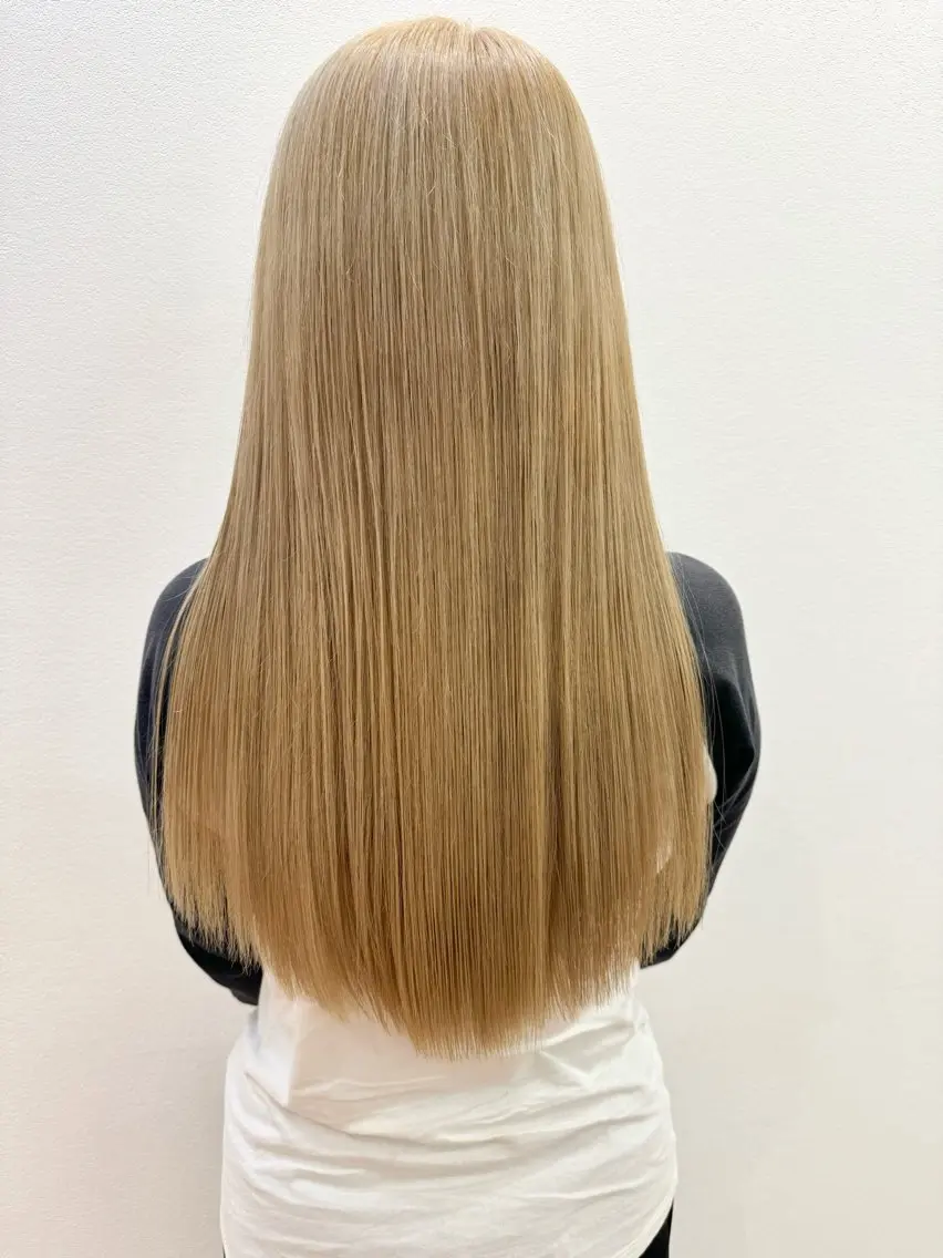 ロング カラー ブロンド カット ヘアカラー 佐々木 有彩のヘアスタイル