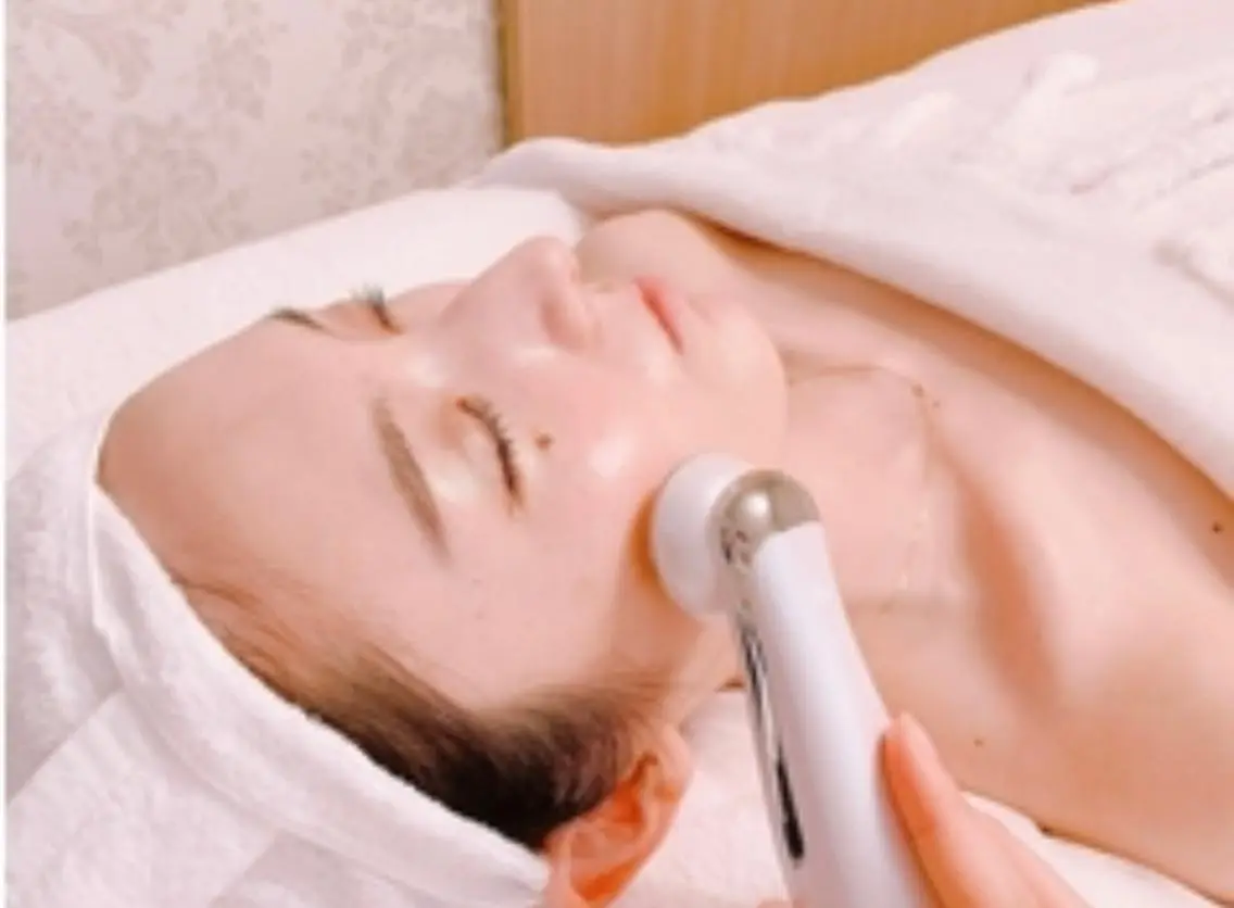 【肌育美肌脱毛/U24】お顔脱毛+毛穴洗浄+ヒト幹美容液導入◆光フォト・美白パック付!潤い・透明感あふれる艶やかな肌へ♪の写真