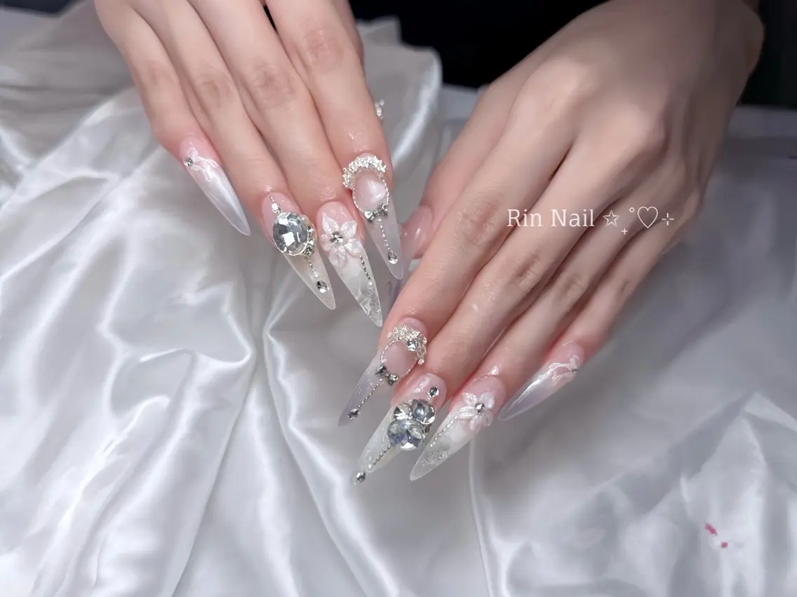 ネイル アートネイル チークネイル ジェルネイル ロングネイル マグネットネイル ハンドネイル Rin Nail 新大久保店のネイルデザイン