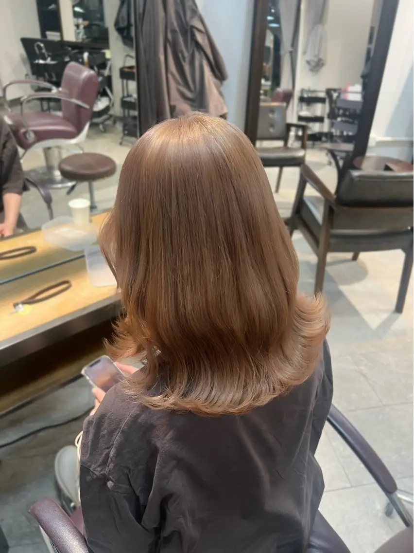 セミロング カラー ヘアアレンジ 🎀ハイトーン・艶 カラー HANA🎀のヘアスタイル