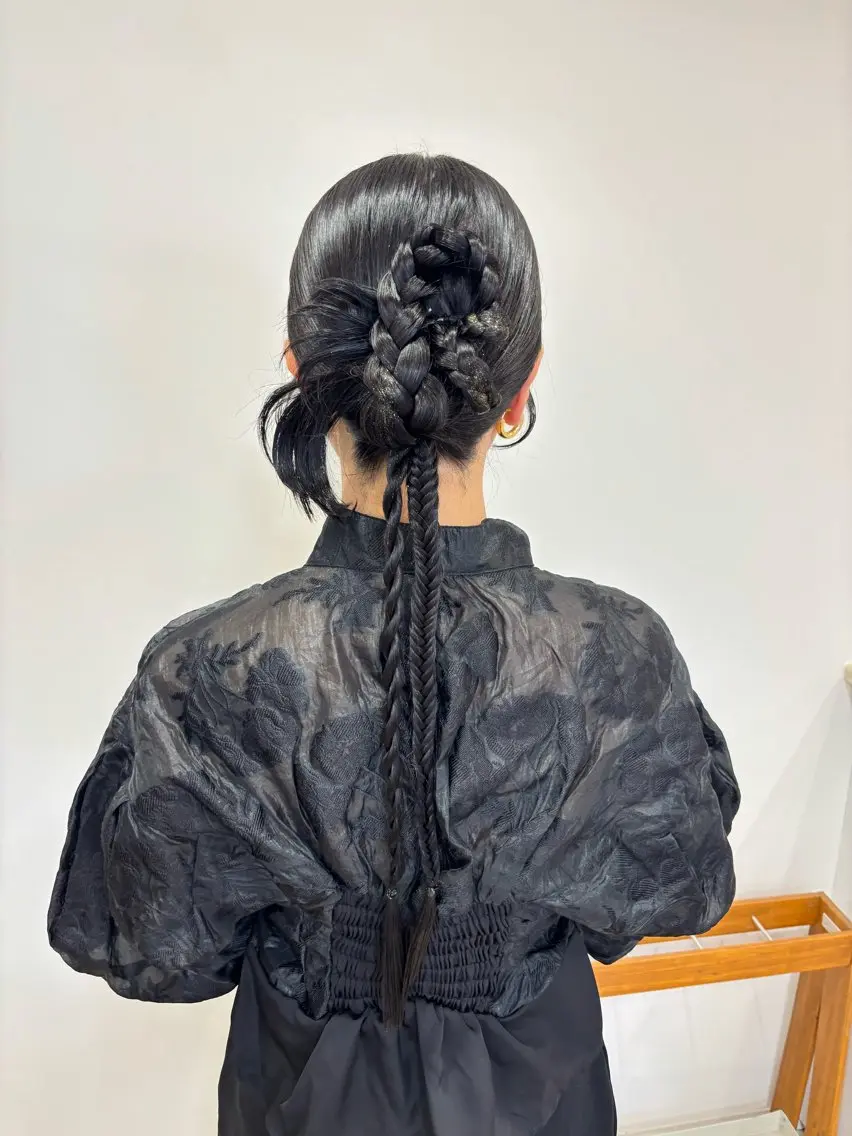 ロング ヘアアレンジ ロング ヘアセット ZAZA Wakaの眉毛・アイブロウイメージ