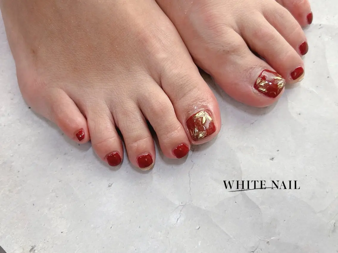 ネイル フットネイル シンプルネイル フットネイル WHITE NAIL ホワイトネイルのネイルデザイン